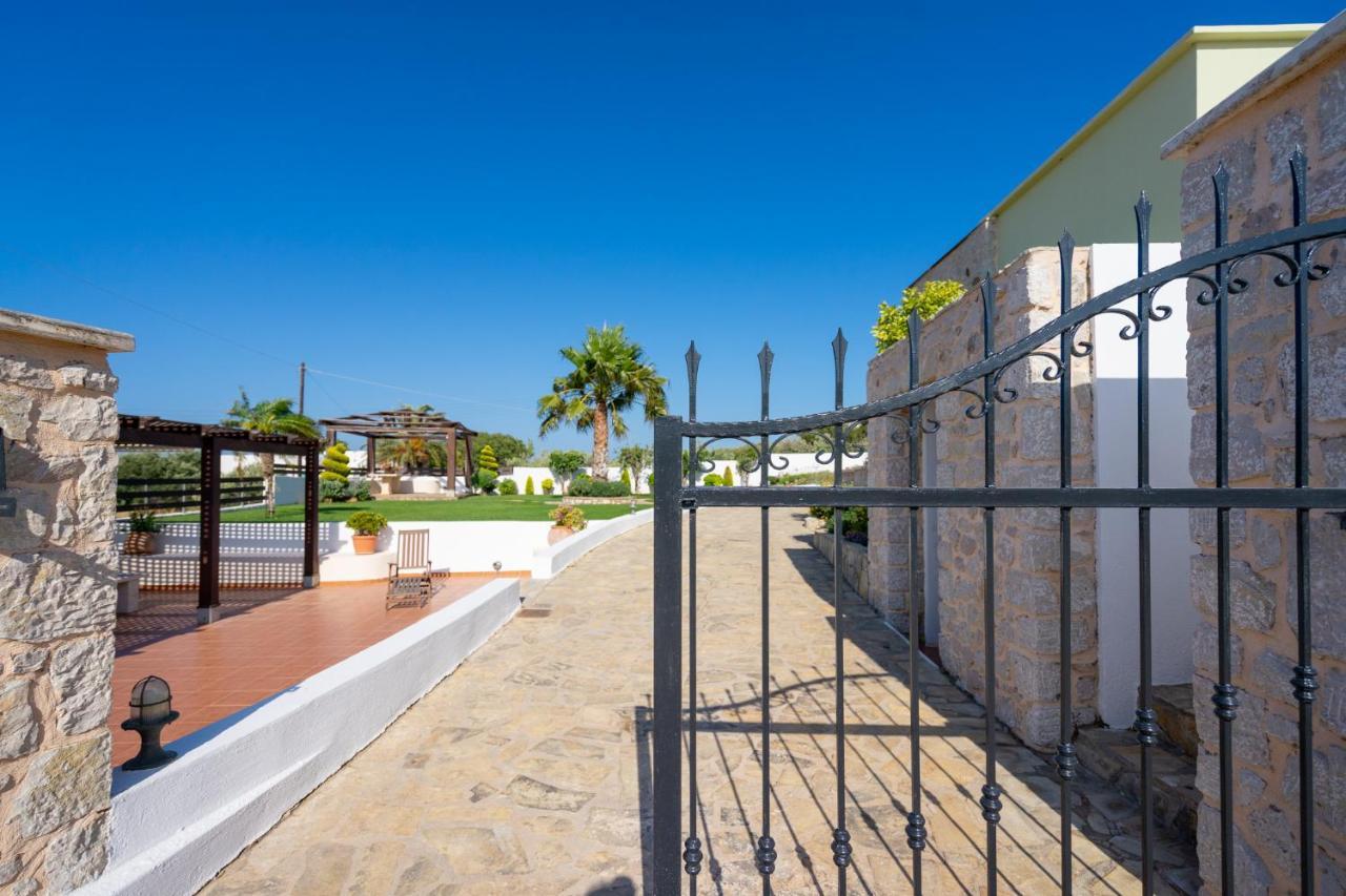 Georgia'S Apartments Kouremenos Beach Anevato Exterior photo